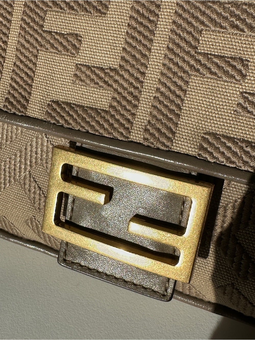 Fendi Baguette Zucca Monogram Canvas Bag M Beige Gold - Picture 4 of 16